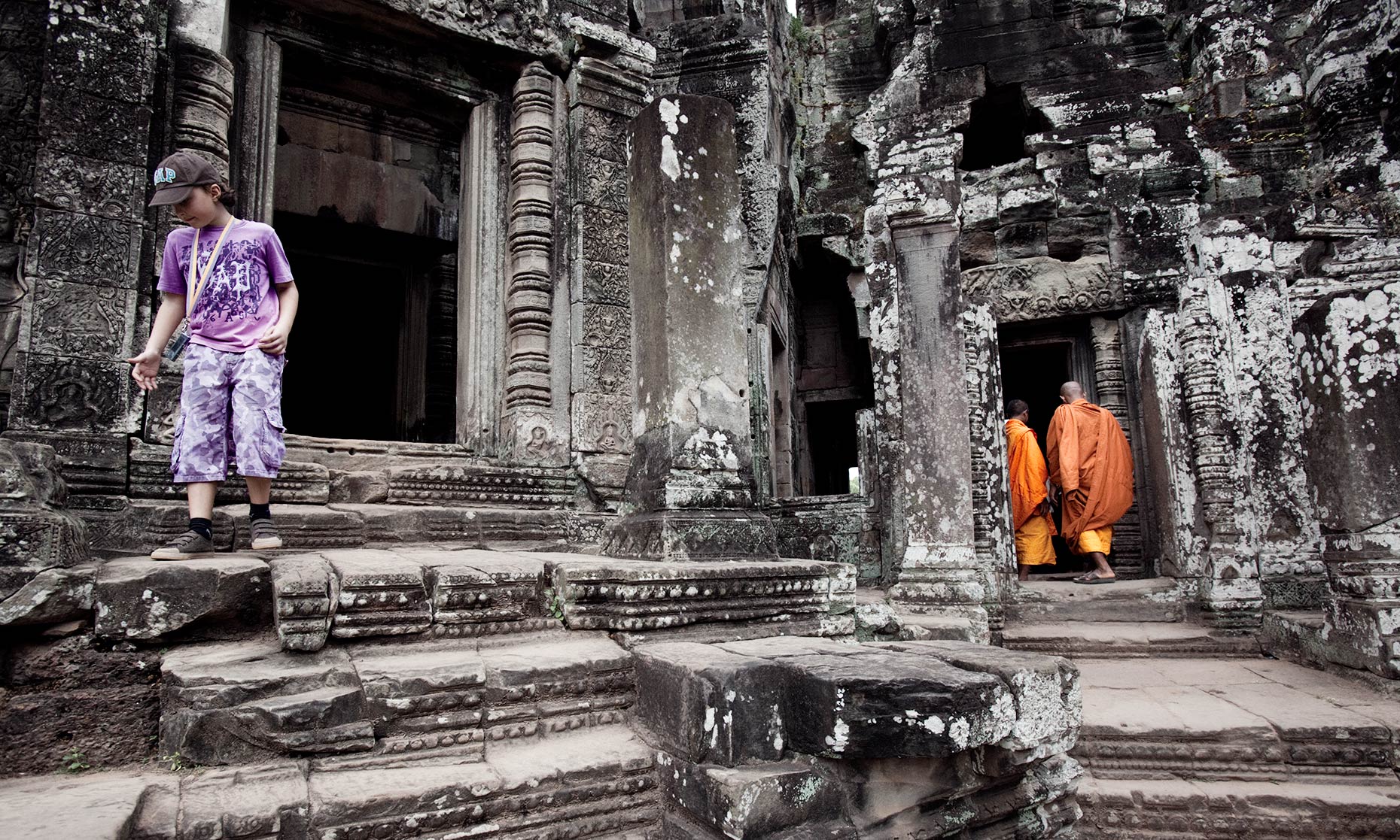 VN-Angkor_Wat-Monks-NEW